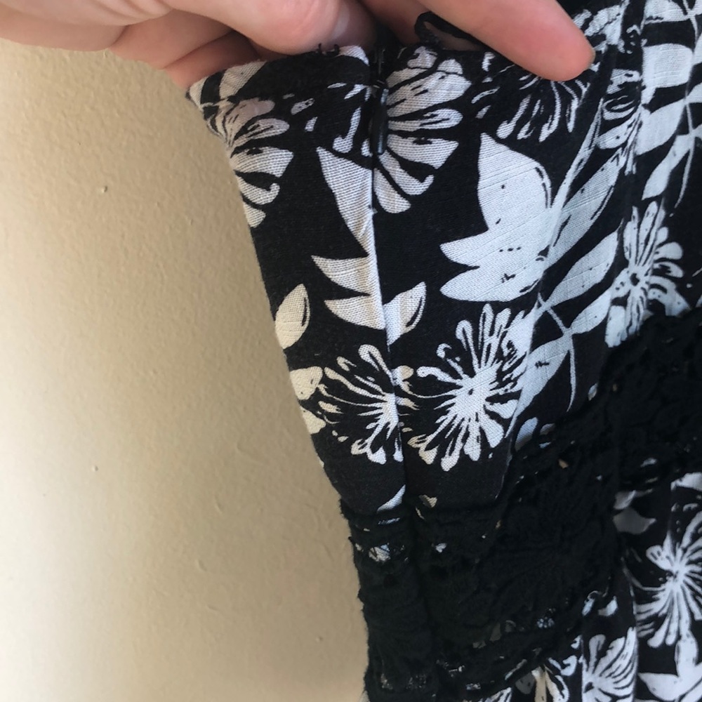 Floral Black and White Lace Peplum Crop Top! - Picture 7 of 8